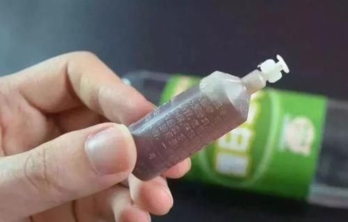 服用|洗完脚后,睡前把藿香正气水涂在脚底,或能帮你解决这3大烦恼