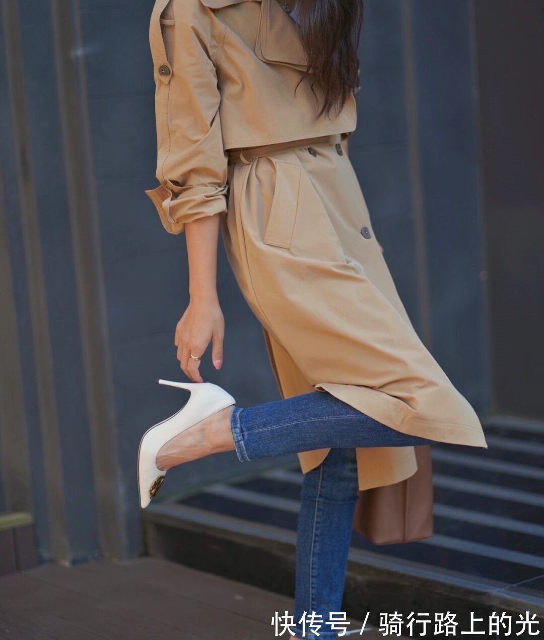 穿搭 秋季“高跟鞋”穿搭指南,配风衣和牛仔裤高级优雅,减龄提气质