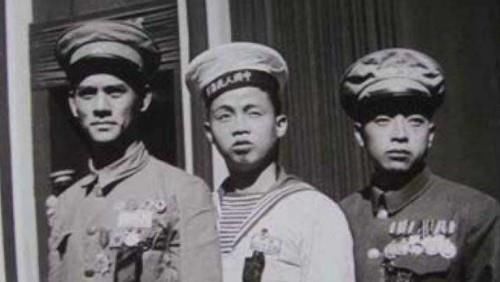 开国大典|1949年开国大典，粟裕亲自带一副科长参加，此人有何特殊身份