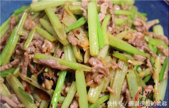 年夜饭分享：芹菜好吃有诀窍，招待客有面子，一次一大盘不够吃