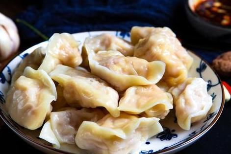 调饺子馅时，记得多加2种水，很多人不懂，难怪饺子不鲜也不香