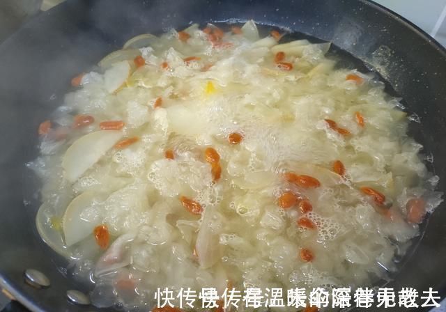 煮银耳汤,凉水下锅还是热水下锅不少人搞错了,难怪银耳不出胶