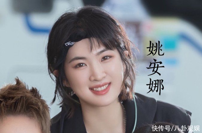 黃曉明|中餐廳曬陣容大海報，男女嘉賓分開站，姚安娜龔俊二人避嫌好明顯