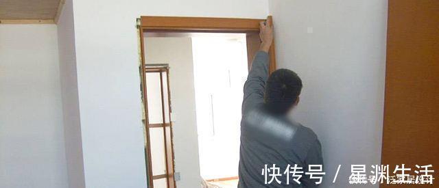 工人|万万不要让木工这样安装木门,后悔我家不懂装错,入住后麻烦不断
