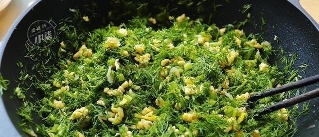 蒸包子时,别再直接上锅蒸了,记住3个诀窍,包子松软好吃不塌陷