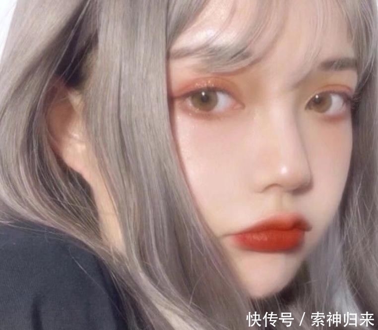 肌肤|女生想要养出“干净脸”,建议睡前做这4件事,皮肤白皙更水嫩