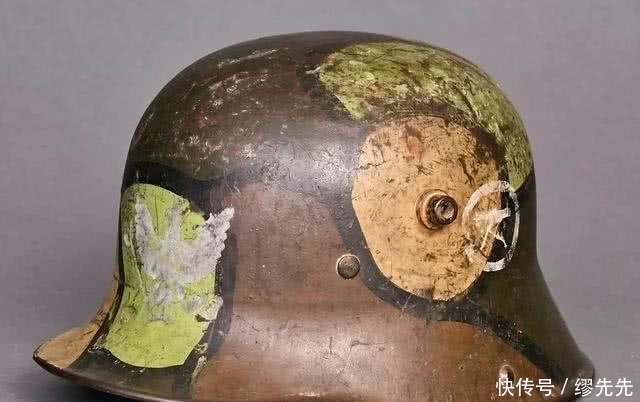 无疑|德军M35头盔无疑是一代经典，希特勒看到新头盔大怒：太丑陋了