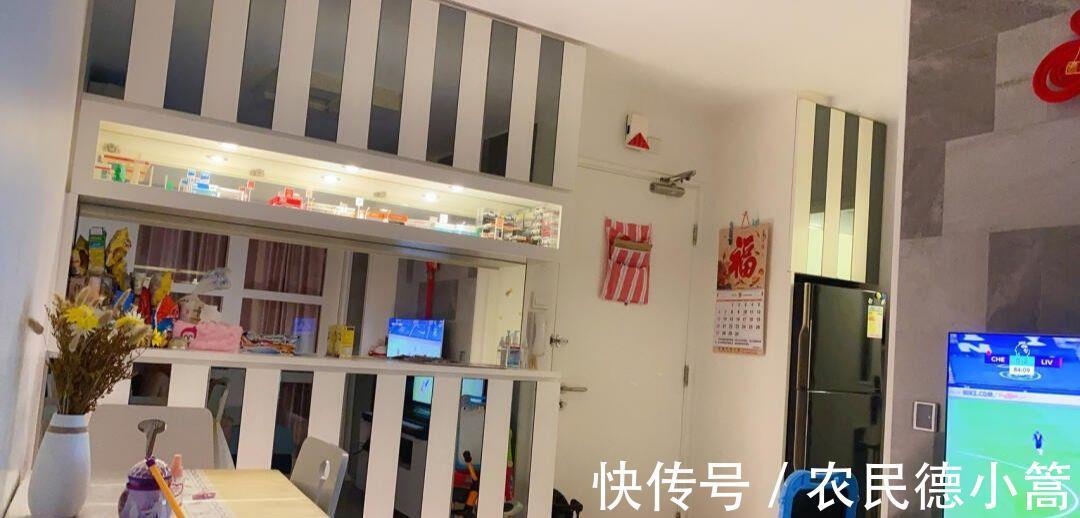 拖床|香港夫妇54㎡蜗居生活，沙发离电视不足一米，却温馨得令人羡慕