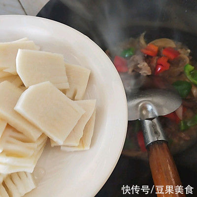 昆布|每次做这道腊肉炒冬笋，隔壁小孩都会来敲门