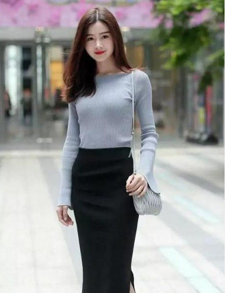 街拍:温文尔雅的女人,修身的穿搭,展现曼妙身姿