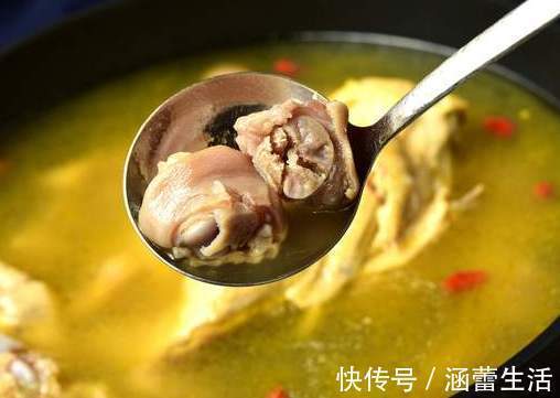 浓郁|炖鸡汤，直接下锅就错了，学会3个窍门，鸡汤鲜美浓郁，太好喝了