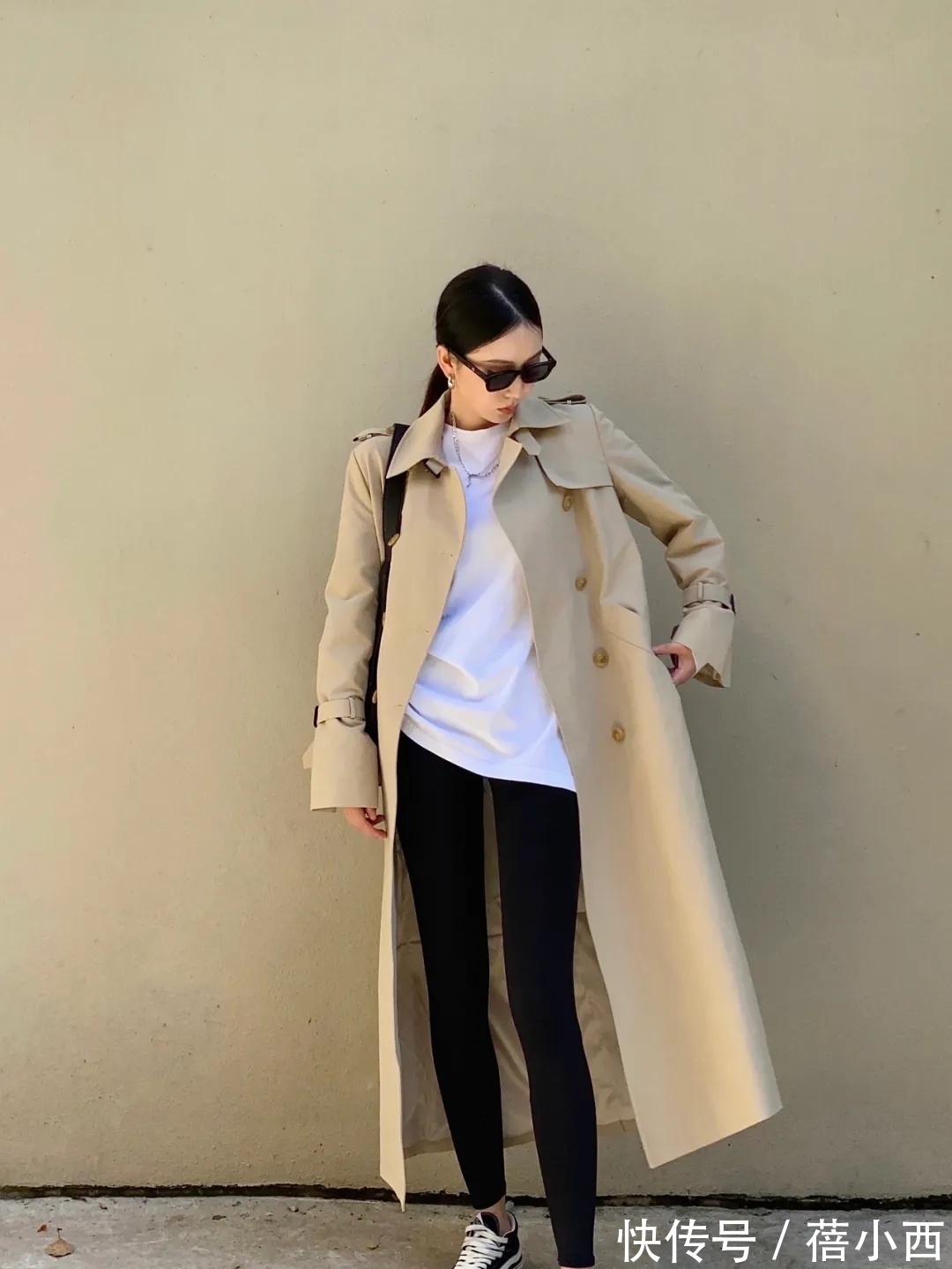 灰棕色|建议奔三奔四的女性多穿“风衣”,搭配牛仔裤、打底裤,简约高级