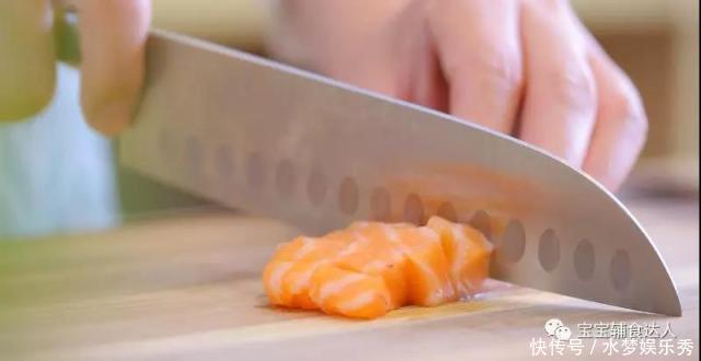 好吃|天天吃鸡蛋,这种做法第一次见,简单营养又好吃,孩子吃不够