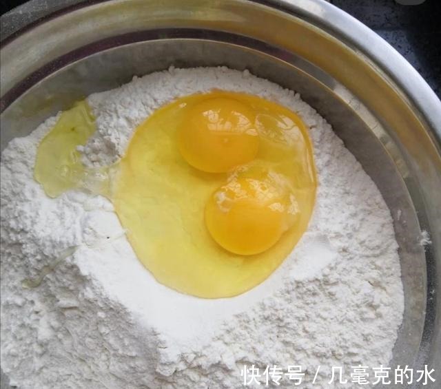 干面粉|面粉别再只做包子馒头了，加2个鸡蛋，Q弹爽滑，超级简单又好吃！