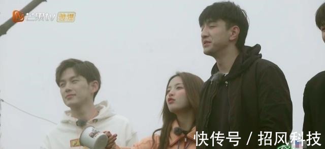 节目组失误关掉滤镜，王源满脸痘颜值大跌，杨超越皮肤不如董力！