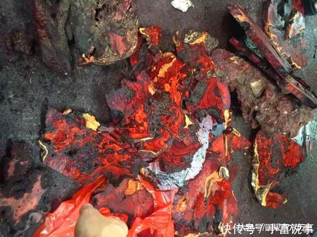 土豪家藏68万的瘤疤料 切开后 当场晕倒在地