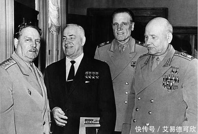 科涅夫|苏军上将司令亲自上前线用大炮打坦克：因败仗被抓，却得贵人救命