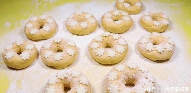 甜甜|甜甜圈最简单做法,不用烤箱不油炸,补钙好消化,比面包还好吃