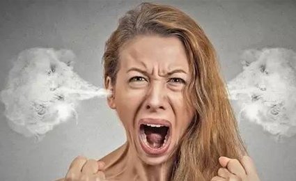 加速女性衰老的行為，熬夜并非第一，看完后，請趁早改一改