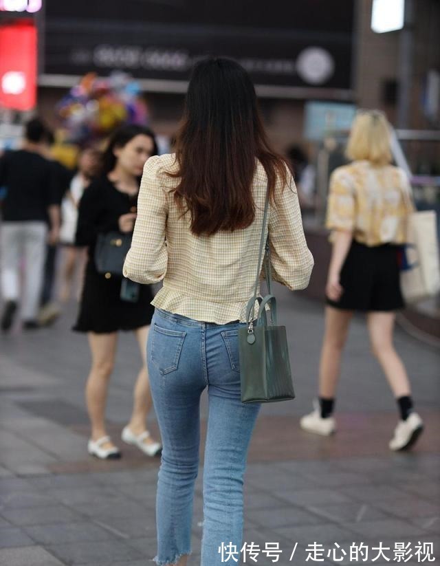 小姐姐 明亮耀眼的瑜伽裤穿出优雅高级感,塑造长腿美女的风范,靓丽高挑!