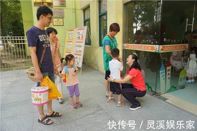 幼儿园|父母接娃放学,有几种行为挺掉价,还容易拉低老师对孩子的好感