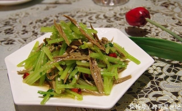 血压|芹菜如何食用才能达到降压的最大功效?