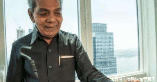 大爷|大爷留了44年的长指甲,捐给了博物馆,不料指甲被剪后发生意外