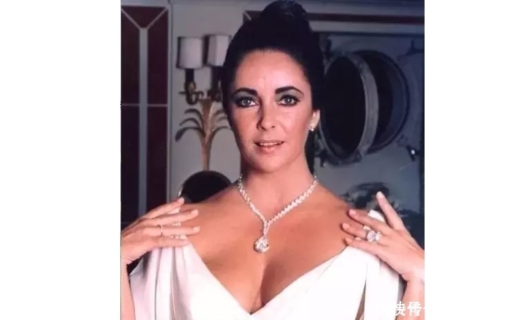 拿破仑|世界上最知名的钻石戒指价格是多少？