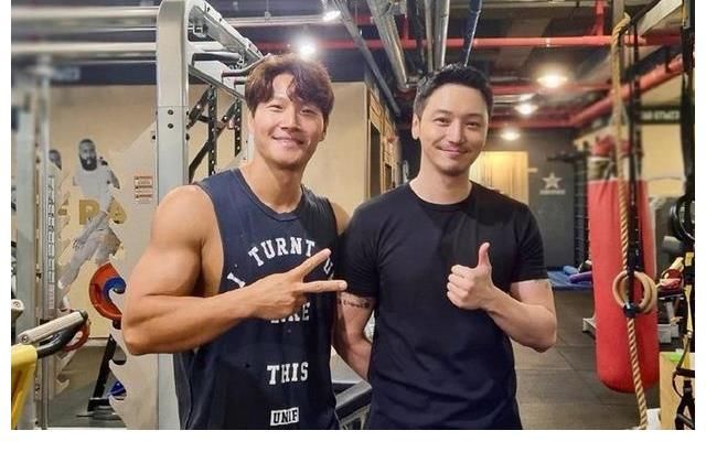 执着的上半身训练|金钟国油管频道超火爆，又一位当红艺人前来宣传，恐步宋智孝后尘