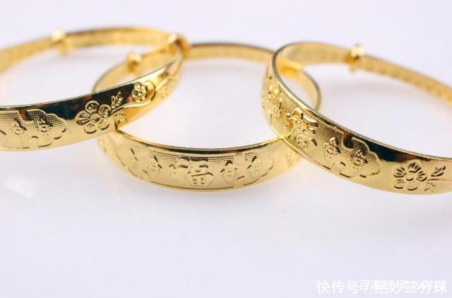手镯|黄金手镯多少克才适合女性佩戴内行人道出3点,看完再买也不迟