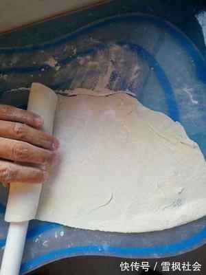 在家做手擀面不难，30年面点师傅教你2招，面条爽滑不易糊，好吃