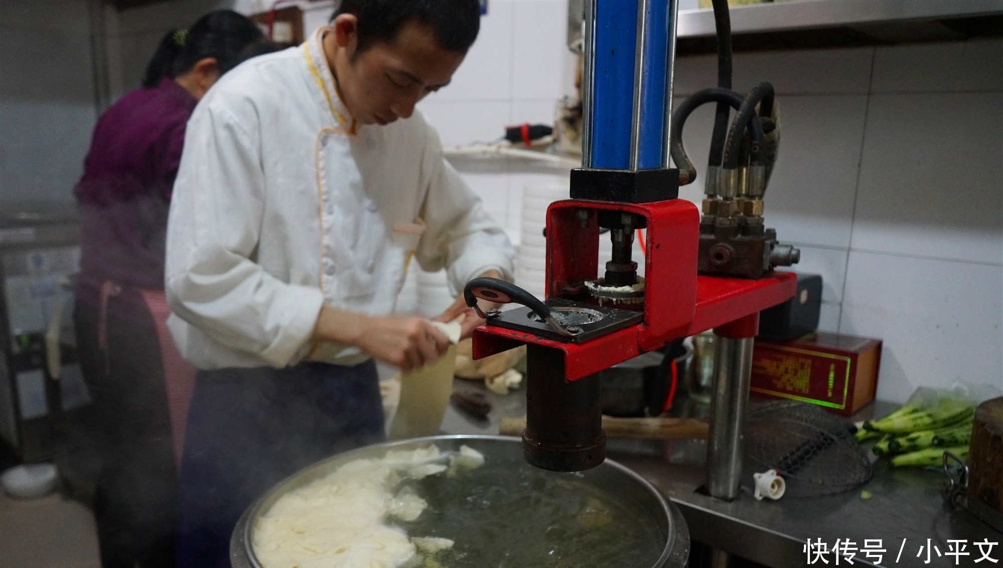  家羊肉面|50岁阿姨卖羊肉面23年，一天300碗年流水200万，全凭三大“秘方”