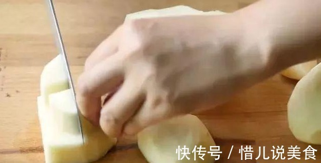 土豆新吃法学会这招,3分钟就搞定,土豆你还在炒着吃