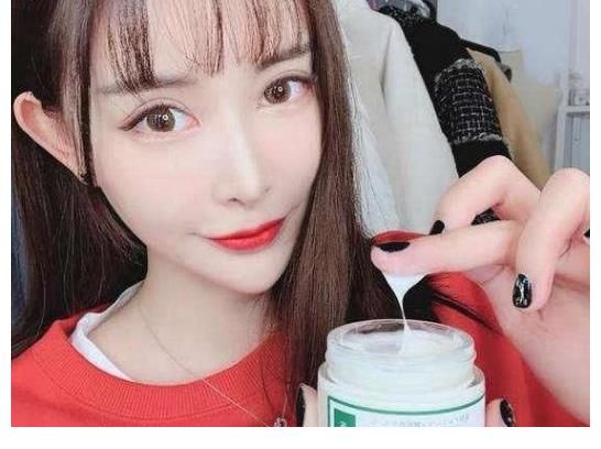 李佳琦 国内一款“憋屈”面霜，价格不到50元，补水保湿显而易见！