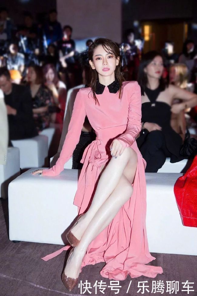 涂抹|女明星们从头到腿都在“化妆”锁骨涂高光,连耳朵都画上了腮红