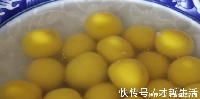 南瓜别做南瓜饼了，教你个神奇做法，简单又美味，给肉都不换