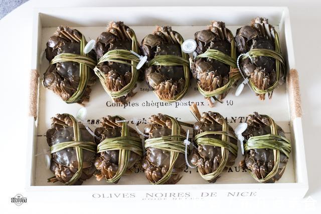 孙女想吃大闸蟹，婆婆花了818元买了10只，朋友你婆婆真舍得