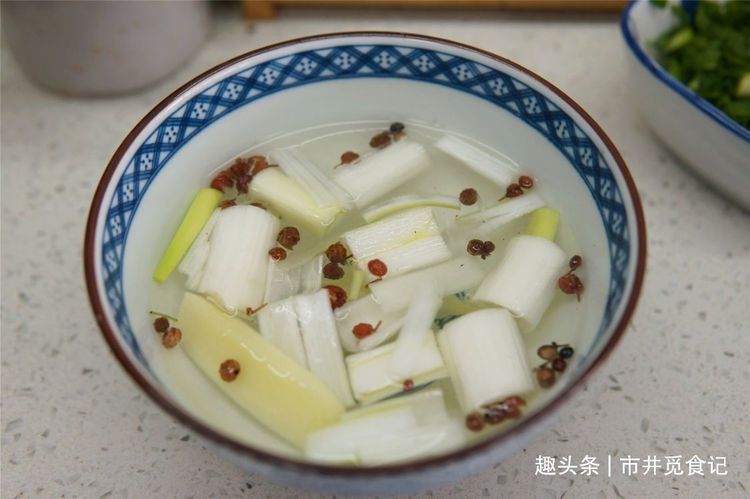 饭店包饺子的3个窍门,馅料还真有讲究,难怪饱满多汁,个个鲜香