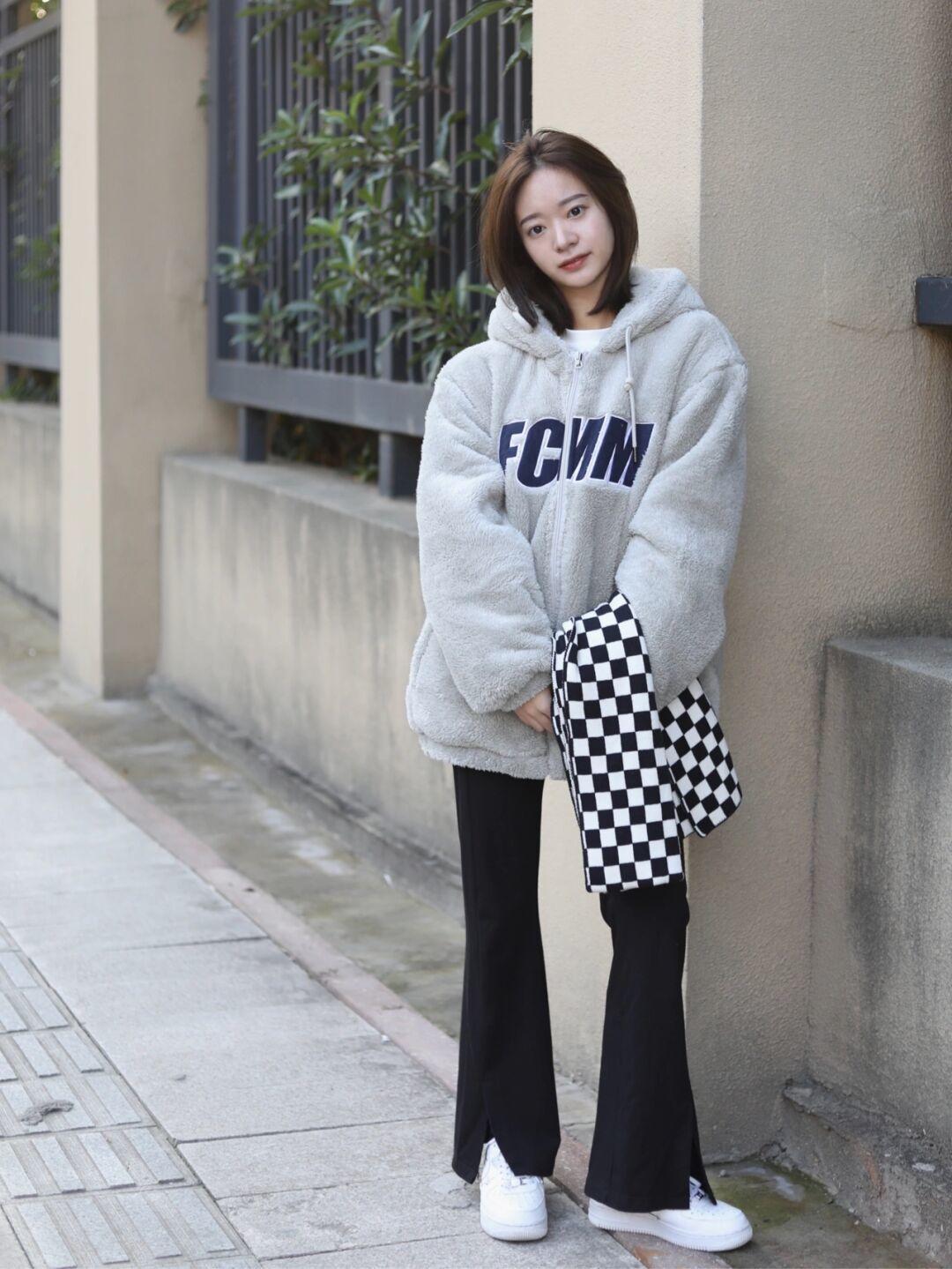 驼色|今年冬季火了种单品,叫“羊羔毛外套”,舒适潮流可以照着穿