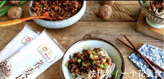 拌面还是香菇肉酱好吃,经典的味道,顺滑劲道!