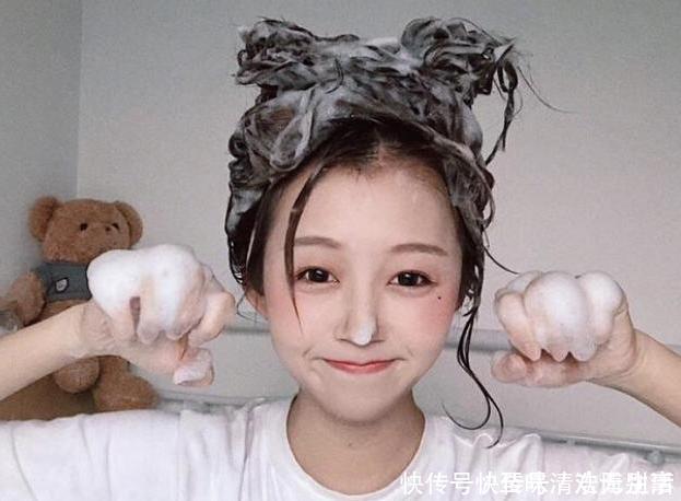 发质|头发刚浸湿就抹洗发水怪不得头屑还掉发!教你正确的洗发方式!