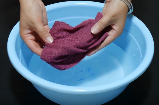 凉席一年没洗全是螨虫,教你正确的清洗方法,洗得干净还除螨虫