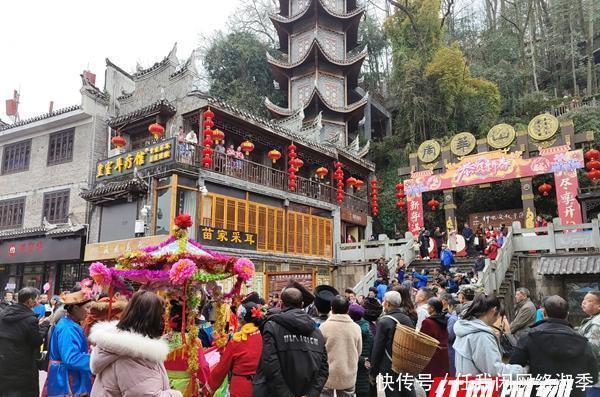 中年|凤凰春节假期旅游市场持续火爆 共接待游客28.35万人次