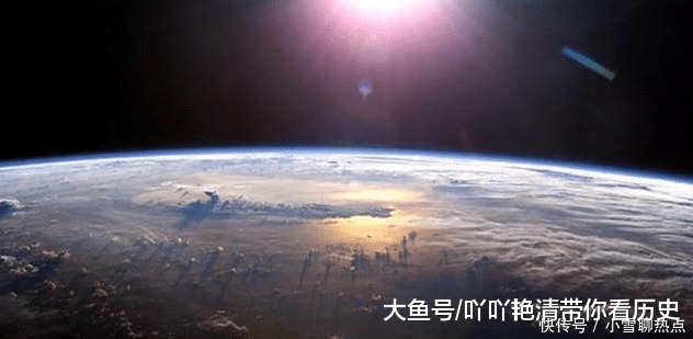 为什么太空中有太阳却还是一片漆黑原理竟然超简单，初中就学过