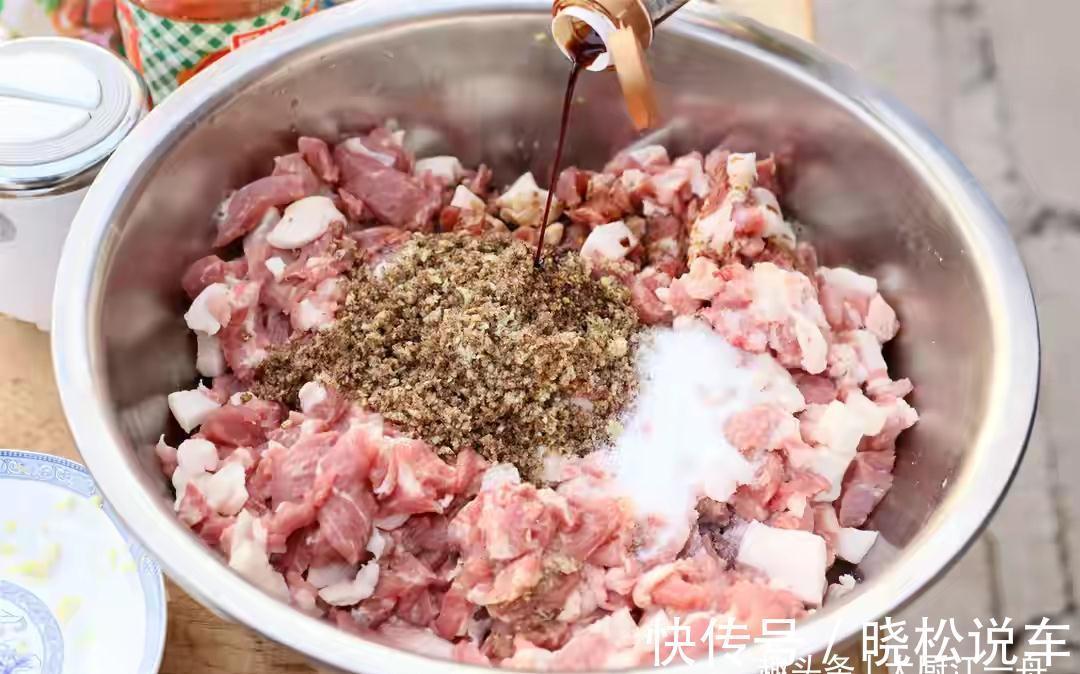 灌香肠时，牢记这3个技巧，灌出的香肠好吃又下饭，放半年也不坏