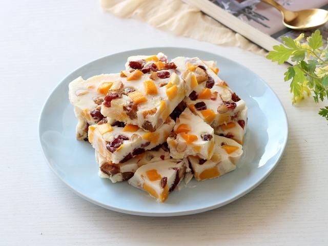 夏天，酸奶不要直接喝，多做一步清凉消暑，比雪糕好吃又好做