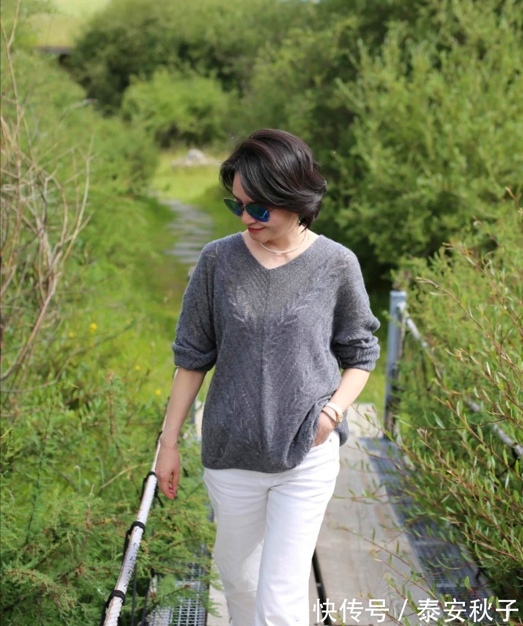 羊毛衫 50+“大妈”衣品真好!借助穿搭小妙招;将自己穿成“少女”!