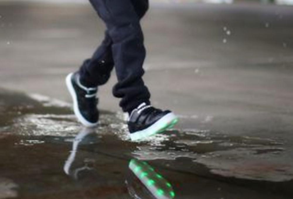 危害|孩子再喜欢这种鞋,妈妈也要尽量避免购买,潜藏的危害很大