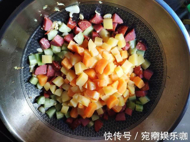 黄瓜|家里做菜剩余的边角料,利用好,转身成为简单好吃美味的炒四丁