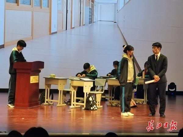 宅家玩游戏，和妈闹脾气，中学生演心理剧把身边故事演活了